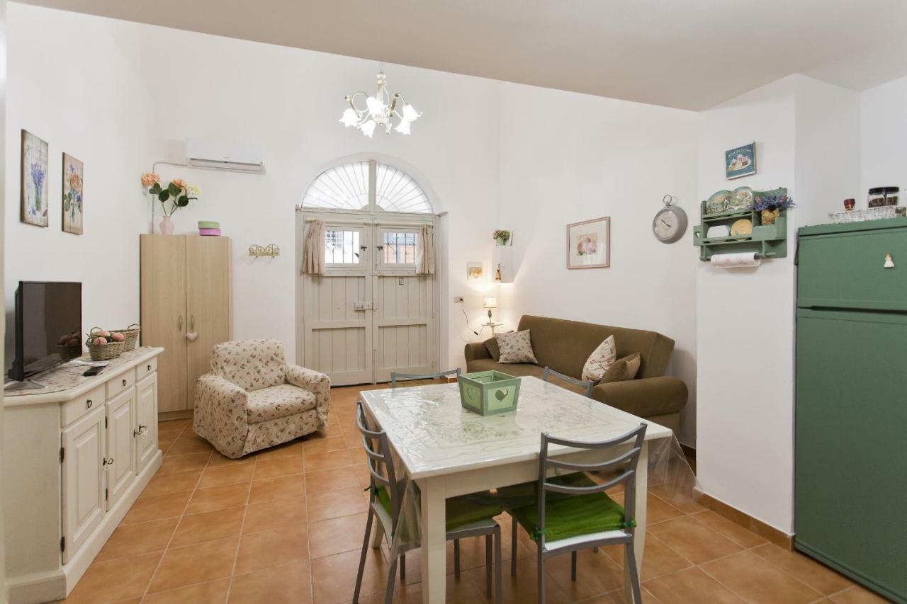 Little House Inside Capo'S Market Apartment Palermo Bagian luar foto