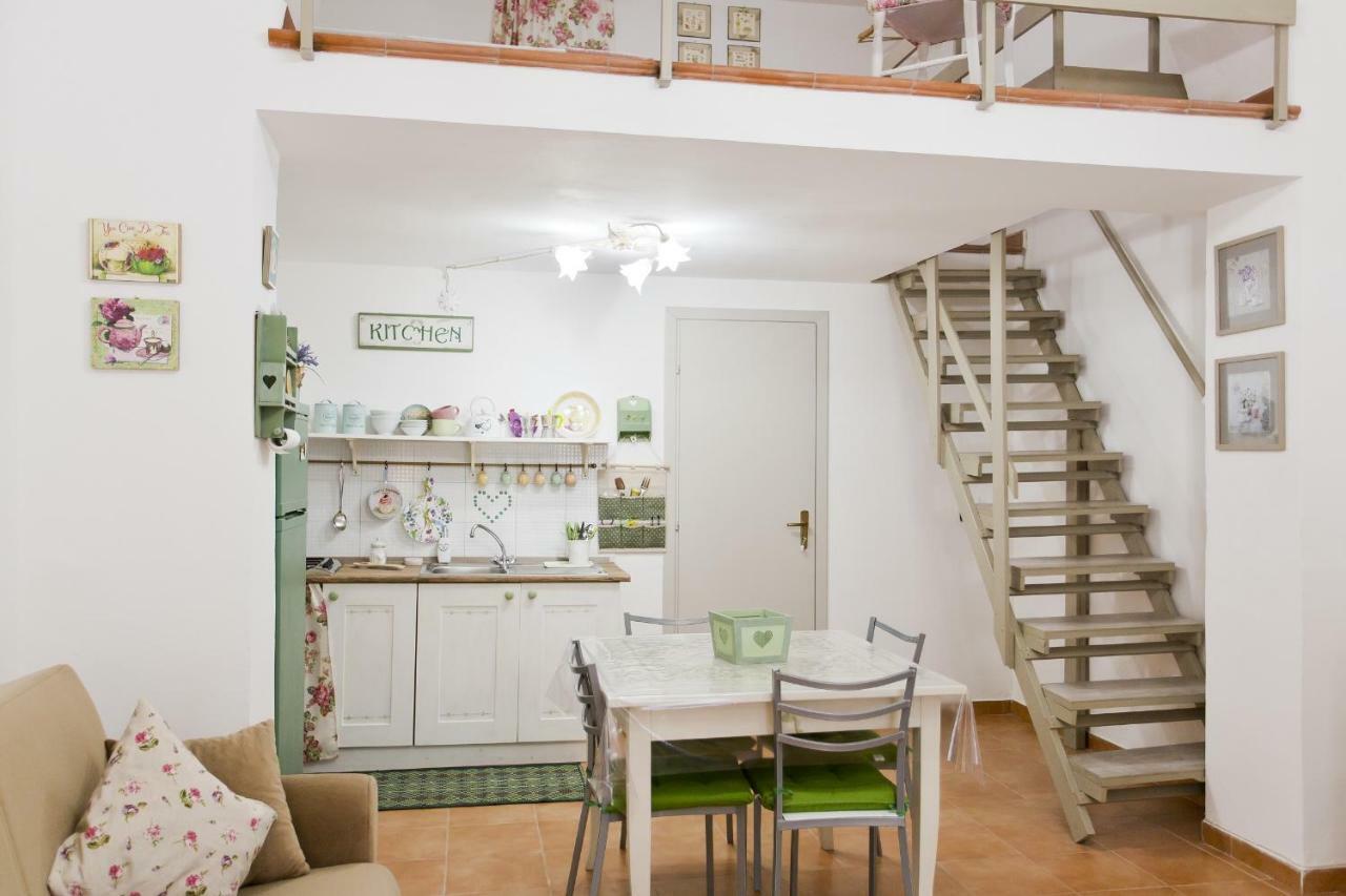 Little House Inside Capo'S Market Apartment Palermo Bagian luar foto