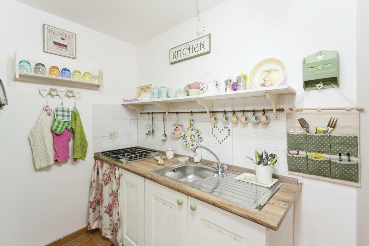 Little House Inside Capo'S Market Apartment Palermo Bagian luar foto