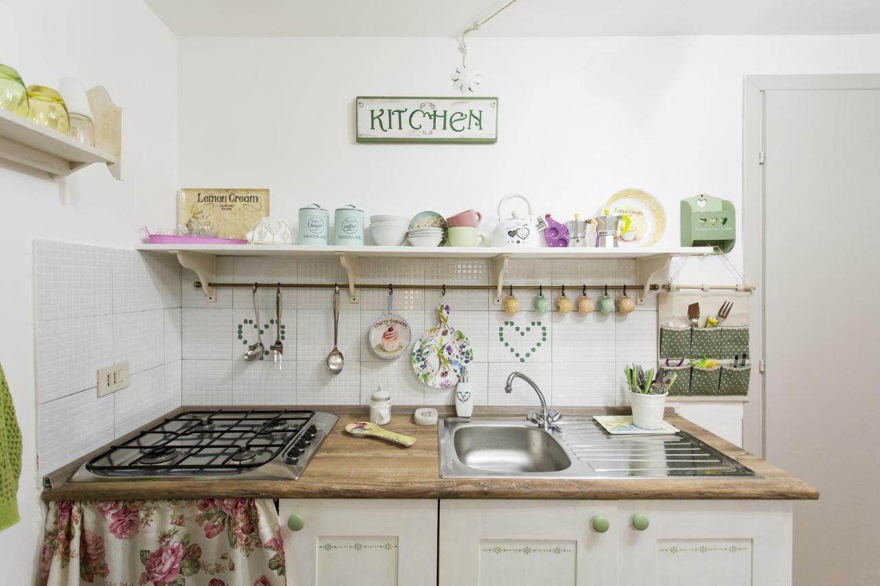 Little House Inside Capo'S Market Apartment Palermo Bagian luar foto