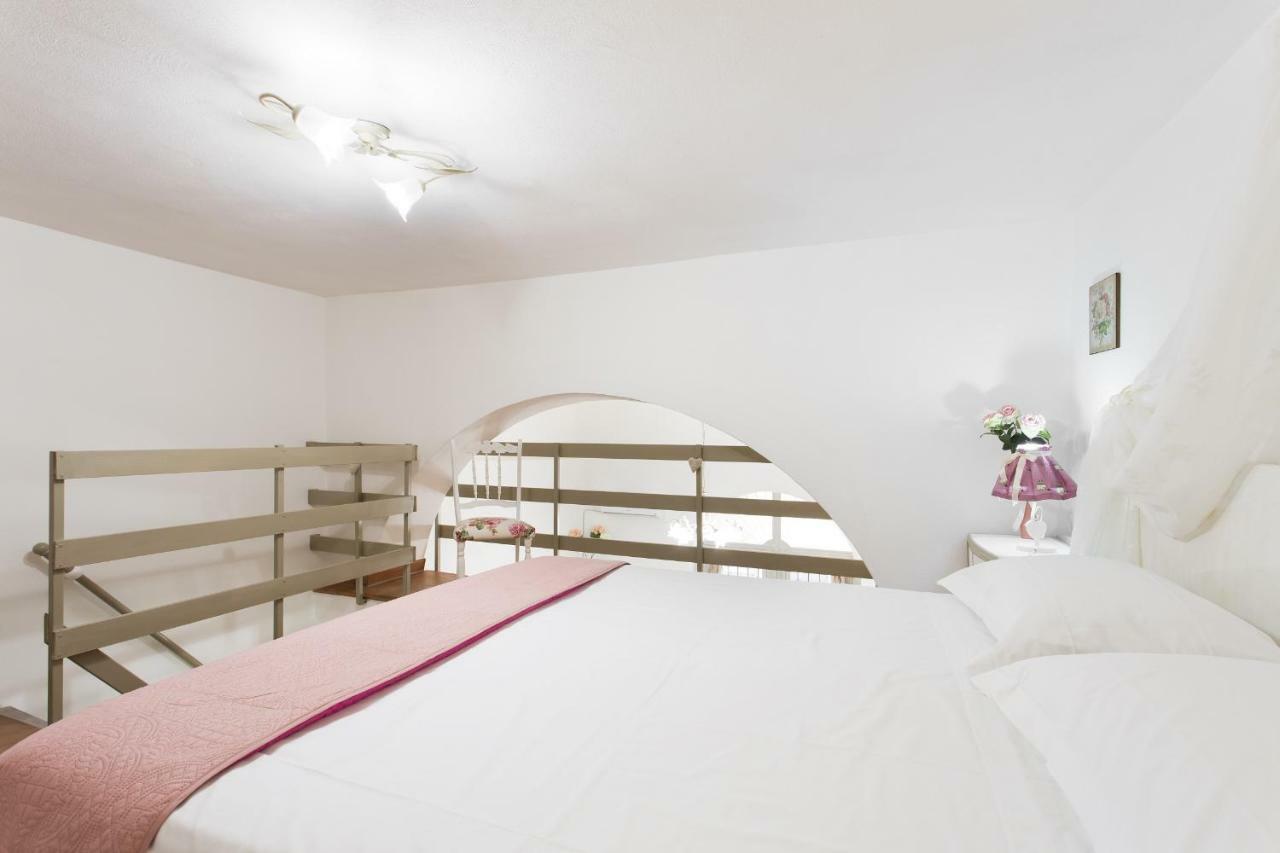 Little House Inside Capo'S Market Apartment Palermo Bagian luar foto