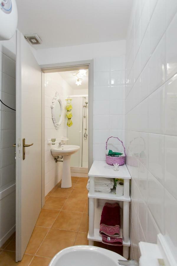 Little House Inside Capo'S Market Apartment Palermo Bagian luar foto